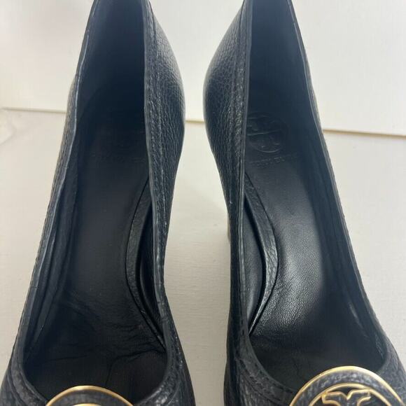 Tory Burch Wedge Pumps Women's Size 9 M Black Gold Leather Logo Peep Toe Wood - Picture 10 of 14